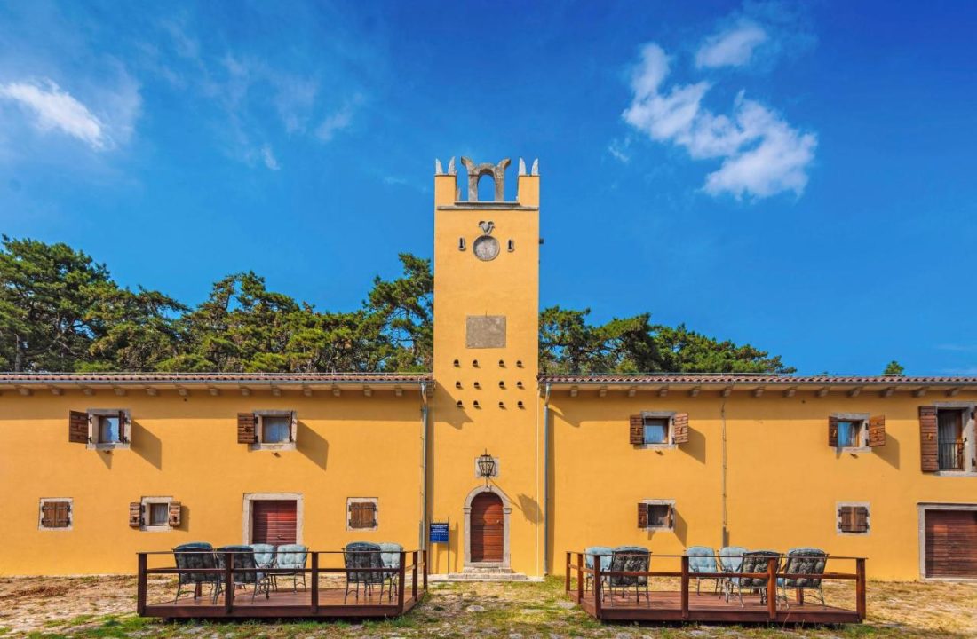 Kaštel Pineta Sveti Martin
